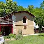 Chateau Leognan, Domaine Viticole - Proche Bordeaux Отель Леоньян