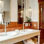 Château De Hotel 5*