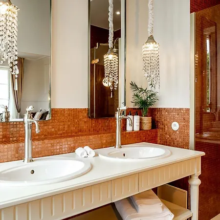Chateau Leognan, Domaine Viticole - Proche Bordeaux Hotel 5*