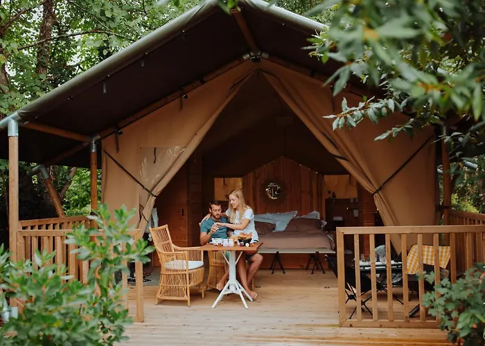 Chateau Leognan, Domaine Viticole - Proche Bordeaux Отель Леоньян