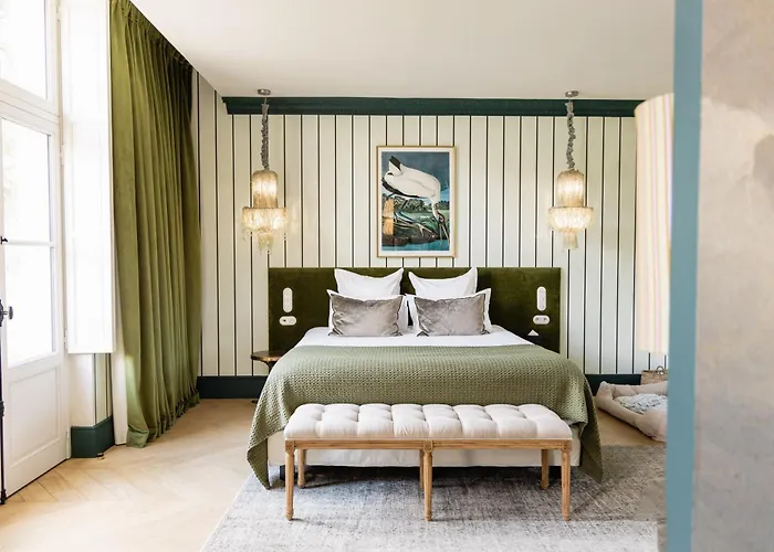 Chateau Leognan, Domaine Viticole - Proche Bordeaux Hotel 5*